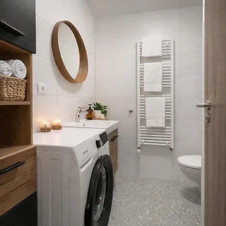 Nook I Morusa Airport Apartman