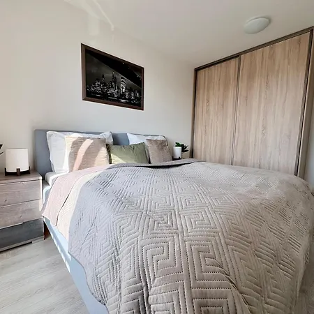 Nook I Morusa Airport *