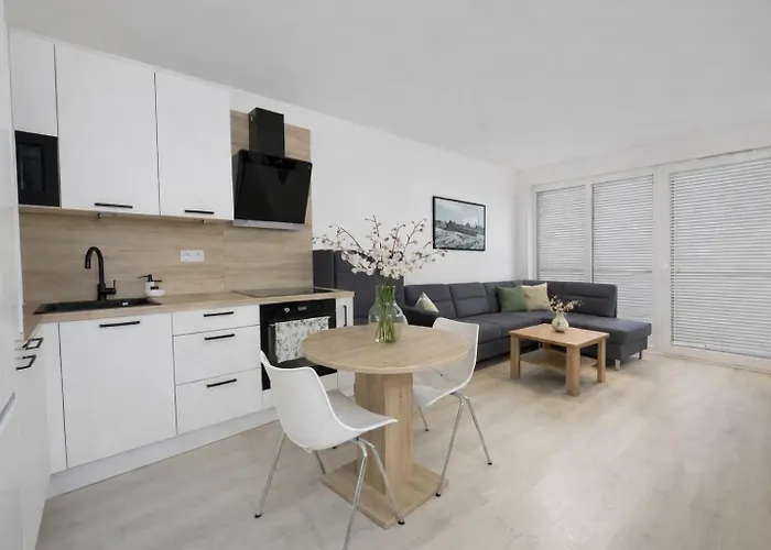 Nook I Morusa Airport *