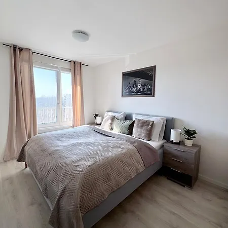 Nook I Morusa Airport *